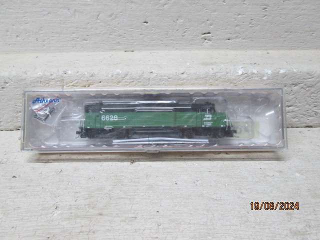 N SCALE - ATHEARN - EMD F45 BURLINGTON DIESEL LOCOMOTIVE- BOXED - DCC SOUND