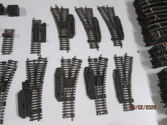 HO / OO SCALE- LIMA - LARGE AMOUNT OF TRACK (X2 BEER BOXES) X273 PIECES