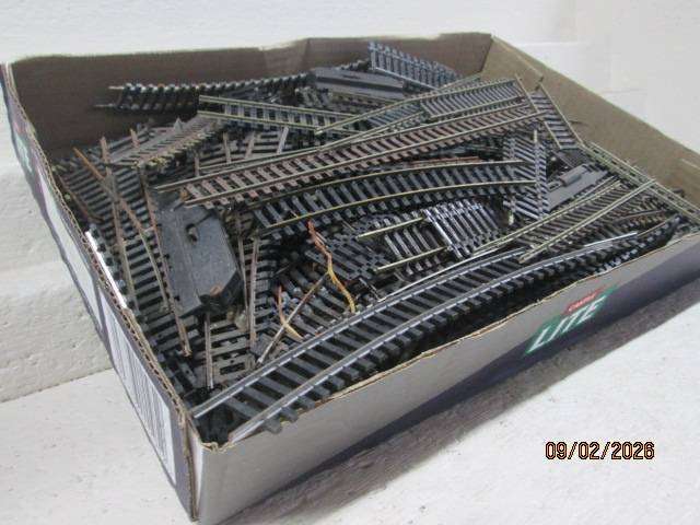 HO / OO SCALE- X1 BEER BOX OF SCRAP TRACK