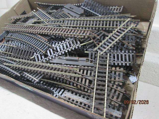 HO / OO SCALE- X1 BEER BOX OF SCRAP TRACK