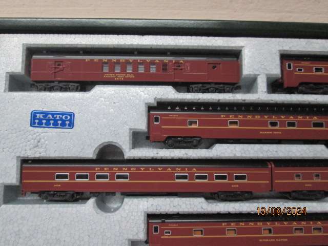 N SCALE - KATO - PENSYLVANNIA PASSENGER COACH SET OF X10  BOXED