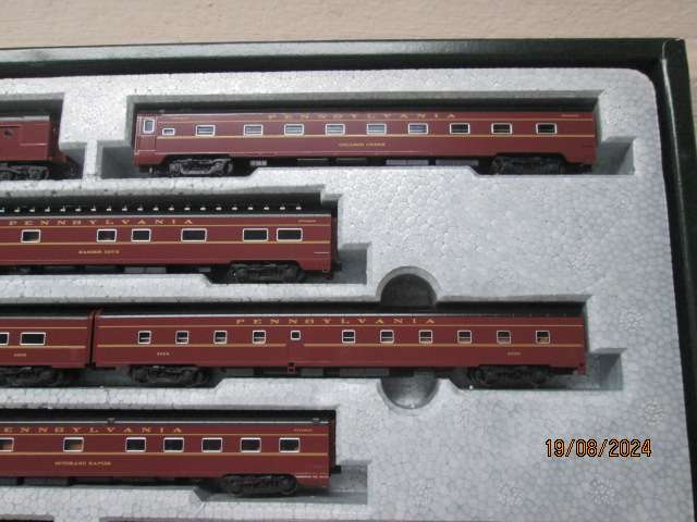 N SCALE - KATO - PENSYLVANNIA PASSENGER COACH SET OF X10  BOXED