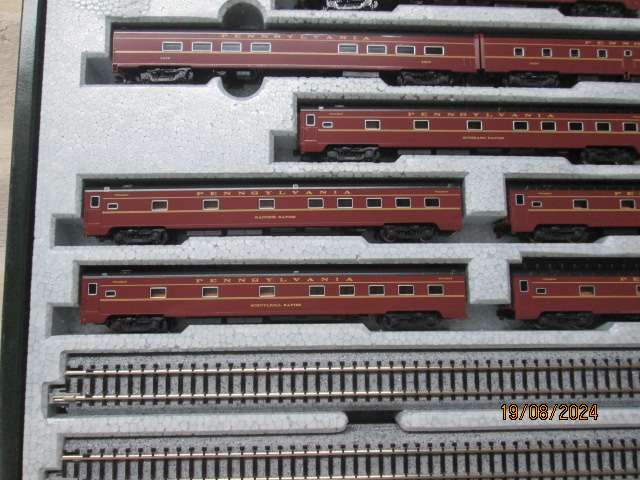 N SCALE - KATO - PENSYLVANNIA PASSENGER COACH SET OF X10  BOXED