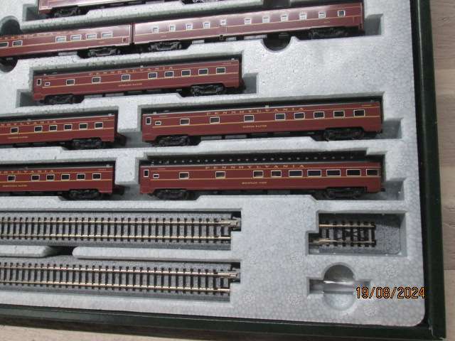 N SCALE - KATO - PENSYLVANNIA PASSENGER COACH SET OF X10  BOXED