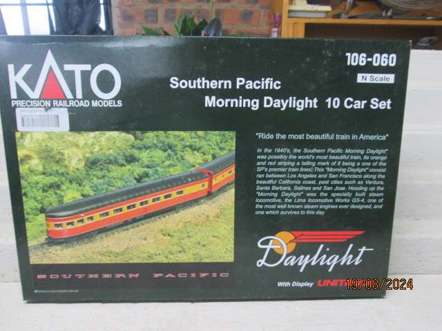 N SCALE - KATO - MORNING DAYLIGHT PASSENGER COACH SET OF X10  BOXED
