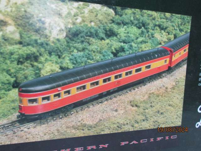 N SCALE - KATO - MORNING DAYLIGHT PASSENGER COACH SET OF X10  BOXED