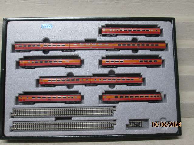 N SCALE - KATO - MORNING DAYLIGHT PASSENGER COACH SET OF X10  BOXED