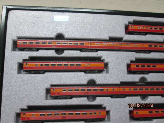 N SCALE - KATO - MORNING DAYLIGHT PASSENGER COACH SET OF X10  BOXED