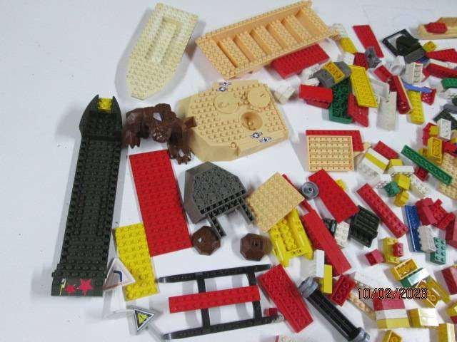 LEGO BLOCKS - LARGE AMOUNT (X2 BEER BOXES)