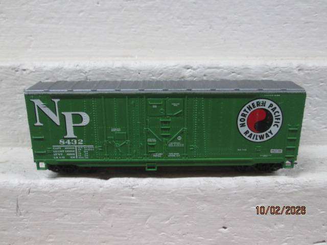 HO SCALE - ATHEARN - NORTHERN PACIFIC BOX CAR - BOXED
