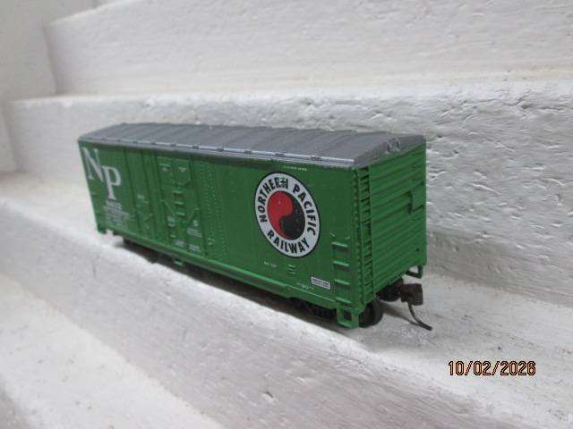 HO SCALE - ATHEARN - NORTHERN PACIFIC BOX CAR - BOXED