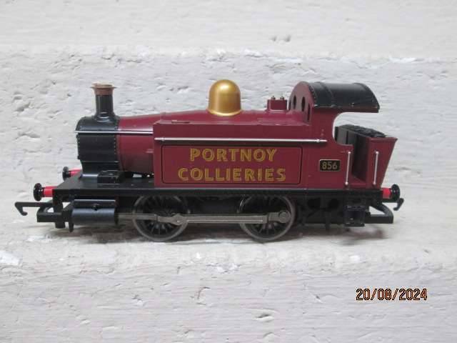 OO SCALE - HORNBY - BR INDUSTRIAL - 0-4-0 STEAM LOCOMOTIVE - BOXED