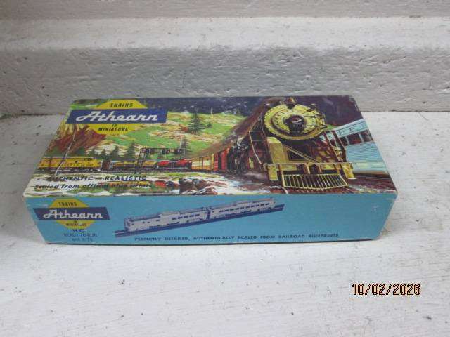 HO SCALE - ATHEARN - NORTHERN PACIFIC BOX CAR - BOXED