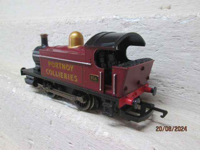 OO SCALE - HORNBY - BR INDUSTRIAL - 0-4-0 STEAM LOCOMOTIVE - BOXED