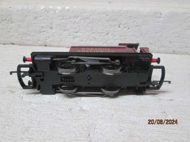 OO SCALE - HORNBY - BR INDUSTRIAL - 0-4-0 STEAM LOCOMOTIVE - BOXED