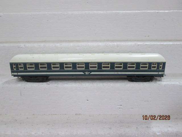 HO SCALE - LIMA - SAR - LONG ENTRY LEVEL BLUE TRAIN COACH