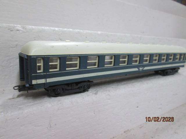 HO SCALE - LIMA - SAR - LONG ENTRY LEVEL BLUE TRAIN COACH