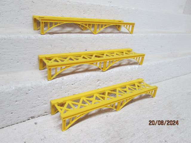 HO / OO SCALE - LIMA - YELLOW BRIDGES - X3