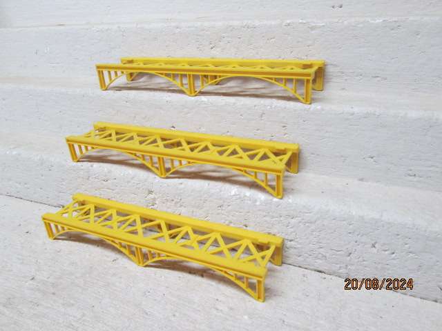 HO / OO SCALE - LIMA - YELLOW BRIDGES - X3