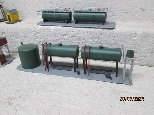 N SCALE - INDUSTRIAL BUILDINGS + STATION YARD BUILDINGS ETC