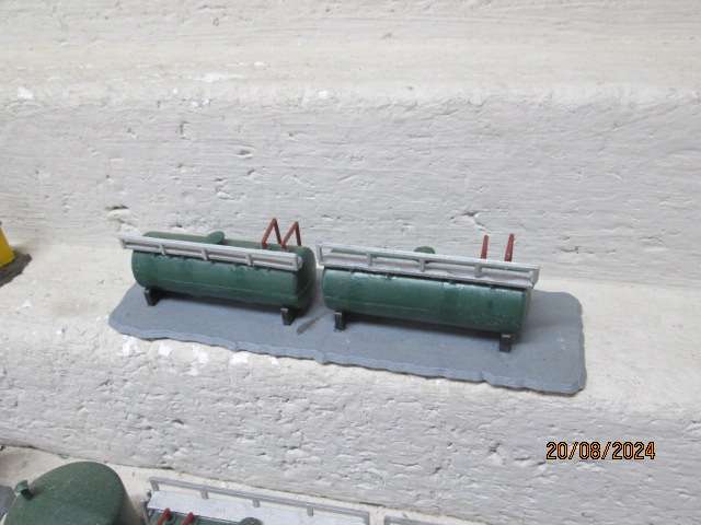 N SCALE - INDUSTRIAL BUILDINGS + STATION YARD BUILDINGS ETC