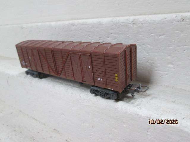 HO SCALE - LIMA - SAR - BROWN OZ BOX CAR - BOXED