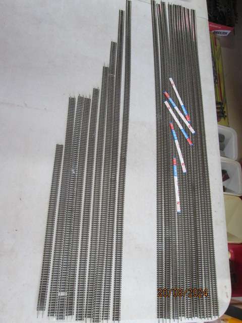 N SCALE - PECO - NICKLE SILVER FLEXI TRACK - X18 PIECES - BOXED