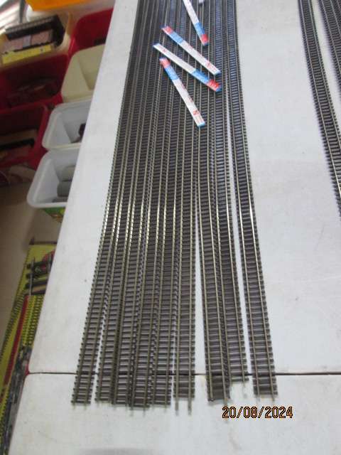 N SCALE - PECO - NICKLE SILVER FLEXI TRACK - X18 PIECES - BOXED