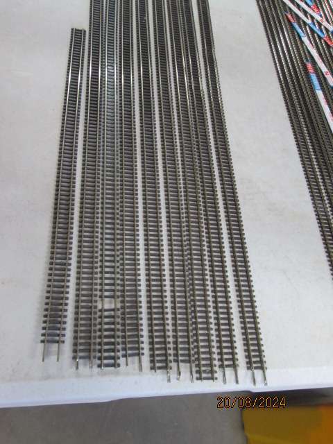 N SCALE - PECO - NICKLE SILVER FLEXI TRACK - X18 PIECES - BOXED