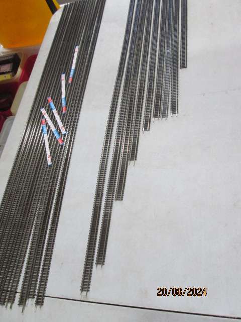 N SCALE - PECO - NICKLE SILVER FLEXI TRACK - X18 PIECES - BOXED