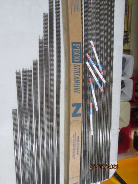 N SCALE - PECO - NICKLE SILVER FLEXI TRACK - X18 PIECES - BOXED