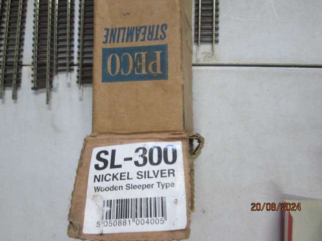 N SCALE - PECO - NICKLE SILVER FLEXI TRACK - X18 PIECES - BOXED