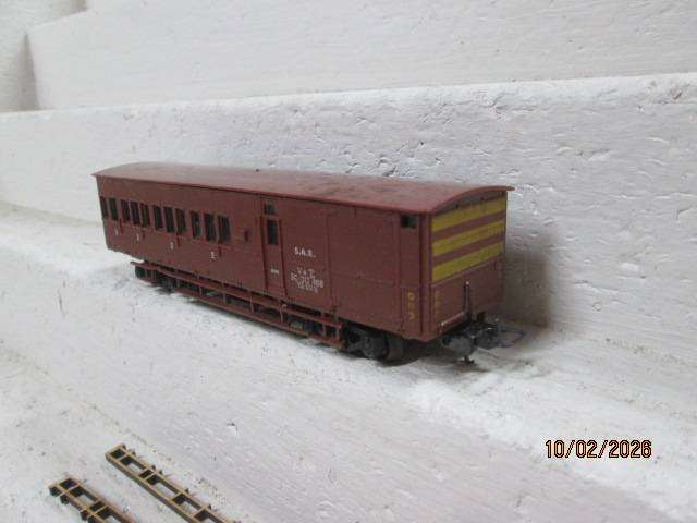 HO SCALE - LIMA - SAR - V8 GAURDS VAN - BOXED