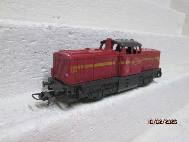 HO SCALE- LIMA - SAR - BROWN DIESEL LOCOMOTIVE - DUMMY