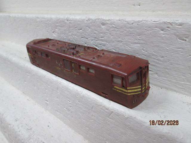 HO SCALE- LIFELIKE - SAR - 6E BROWN BODY SHELL ONLY