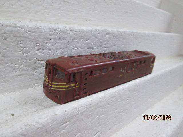 HO SCALE- LIFELIKE - SAR - 6E BROWN BODY SHELL ONLY