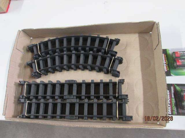 O GAUGE - LIONEL - JOHN DEERE - BATTERY OPERATED TRAIN SET - BOXED
