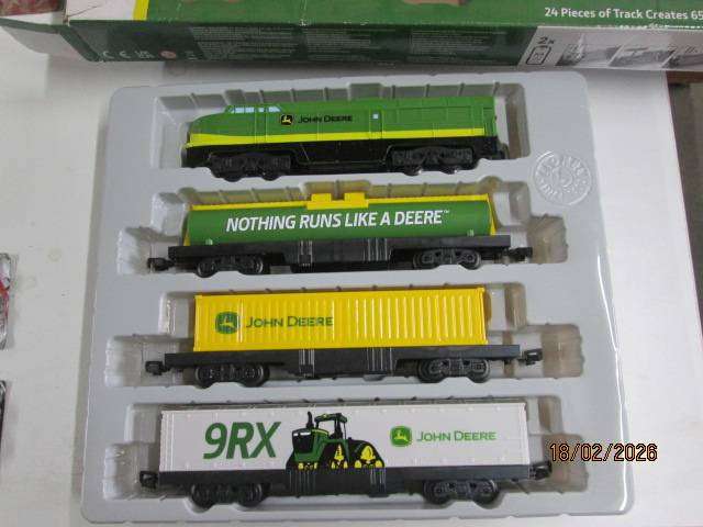 O GAUGE - LIONEL - JOHN DEERE - BATTERY OPERATED TRAIN SET - BOXED
