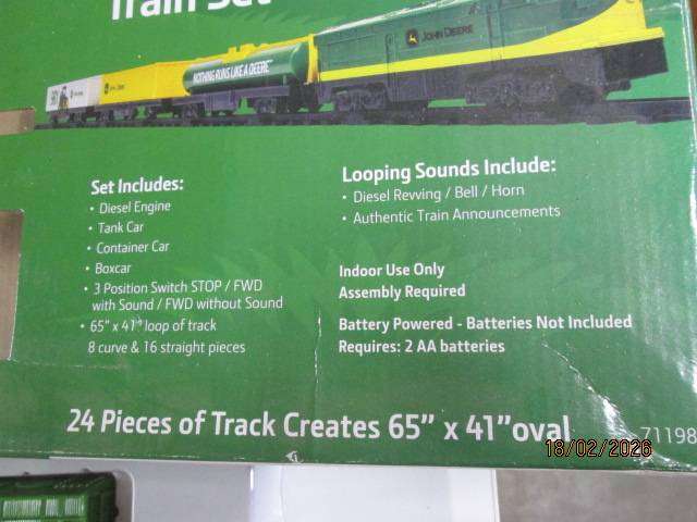 O GAUGE - LIONEL - JOHN DEERE - BATTERY OPERATED TRAIN SET - BOXED