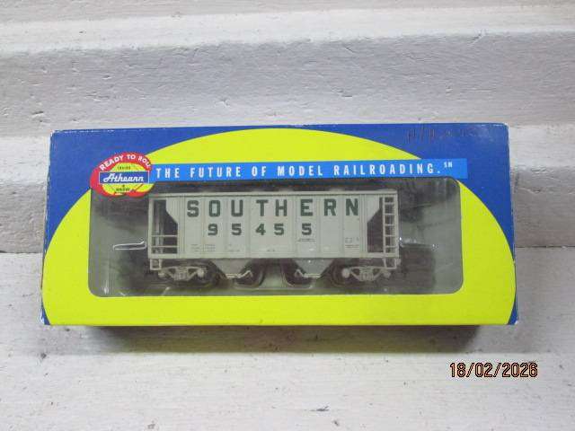 HO SCALE - ATHEARN - SOUTHERN COVERED HOPPER - BOXED