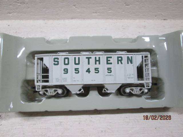HO SCALE - ATHEARN - SOUTHERN COVERED HOPPER - BOXED