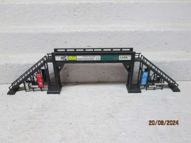 HO SCALE - BACHMANN - DOUBLE RAIL PEDESTRIAN BRIDGE