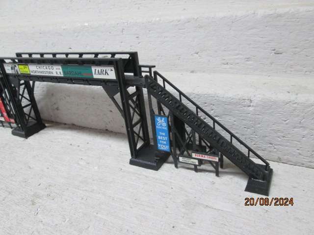 HO SCALE - BACHMANN - DOUBLE RAIL PEDESTRIAN BRIDGE