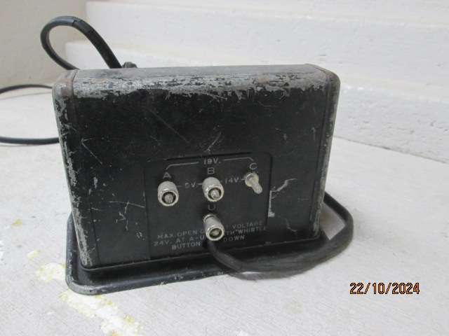 O SCALE - LIONEL - 80WATT TRANFORMER / CONTROLLER