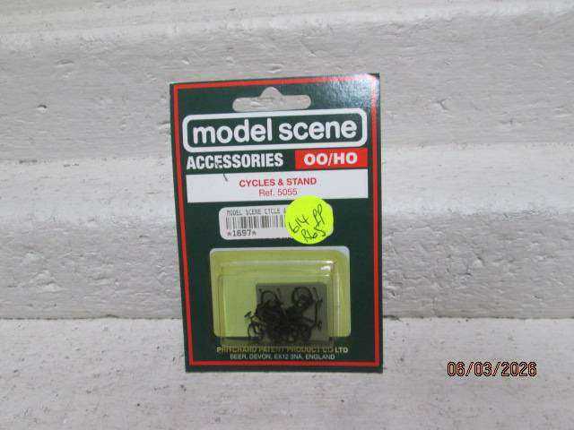 HO / OO SCALE - MODEL SCENE CYCLES & STAND - BOXED