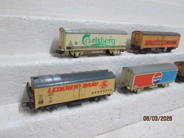 HO SCALE - LIMA - VARIOUS BOX CARS - X5