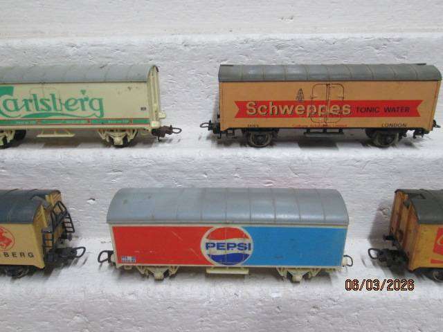 HO SCALE - LIMA - VARIOUS BOX CARS - X5
