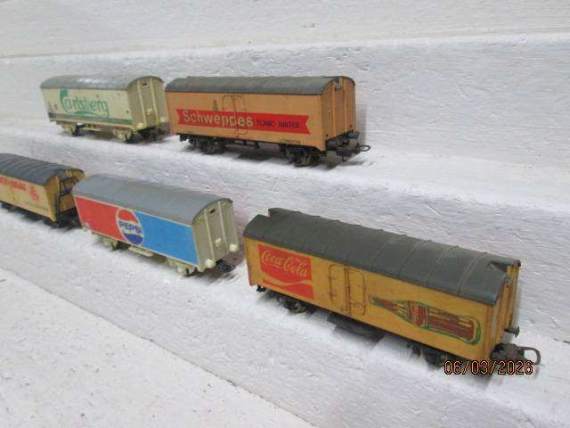 HO SCALE - LIMA - VARIOUS BOX CARS - X5