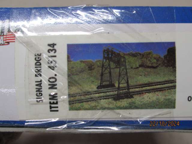 HO SCALE - BACHMANN - SIGNAL BRIDGE - KIT - BOXED