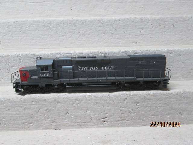 HO SCALE - ATHEARN - COTTON BELT SD40T - DIESEL LOCOMOTIVE - BOXED
